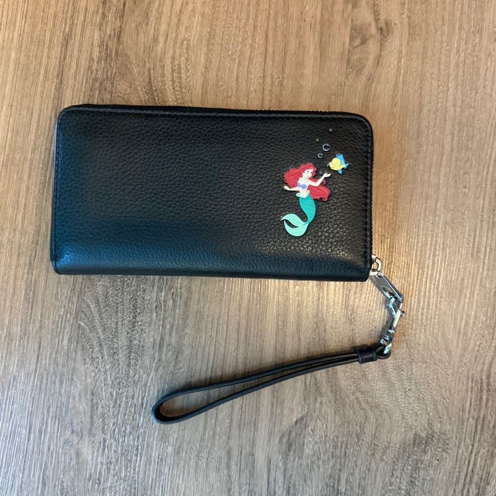 Disney x Coach Ariel Little Mermaid Wristlet Wallet Black Leather G2280-CC908